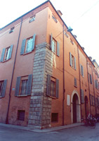 Modena, Casa natale Amici, via dei Servi