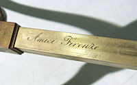 Firma Amici Firenze sull'asta del microscopio acromatico